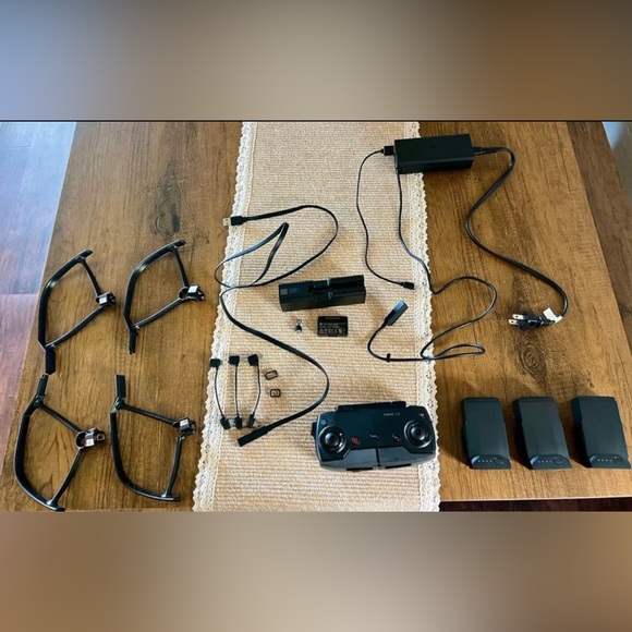 DJI - Mavic Air drone with Remote Controller - Onyx
Black - Picture 3 of 3